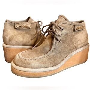 CHANEL 24K Beige Suede Calfskin Wedge Lace up Booties, Gold Logo SZ:38 FULL SET